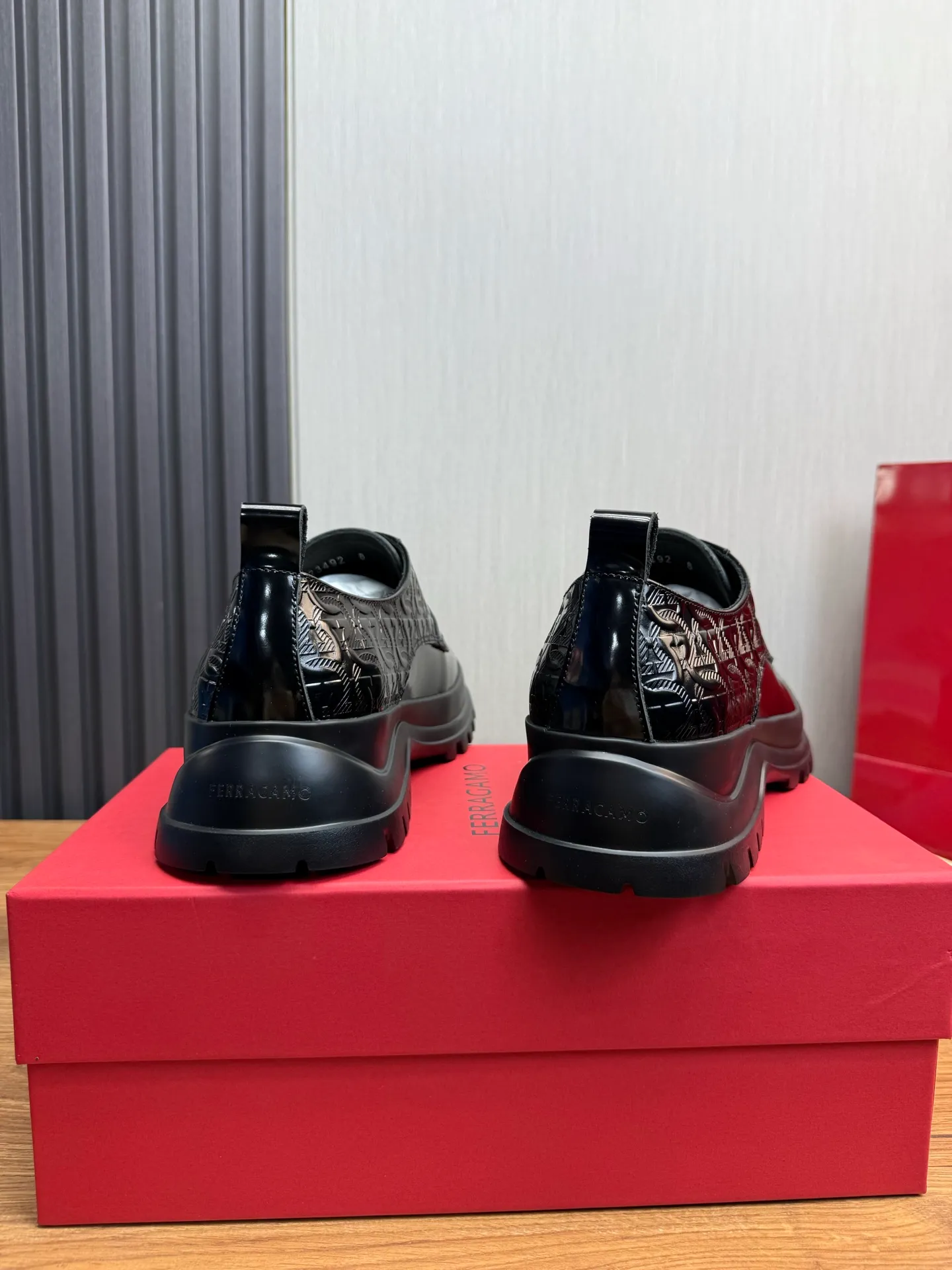 Men's shoes 💰880💰 Ferragamo. [Ferragamo] Men's Loaf leather shoes, the latest hot style, 1:1 original purchase quality, top quality, imported open-edge beaded cowhide leather on the upper, hand-made three-dimensional stitching highlights the round toe design, the inner feet are made of imported cowhide, with original wear-resistant rubber outsole, matching code 39-44, (38, 45 custom-made, non-refundable)